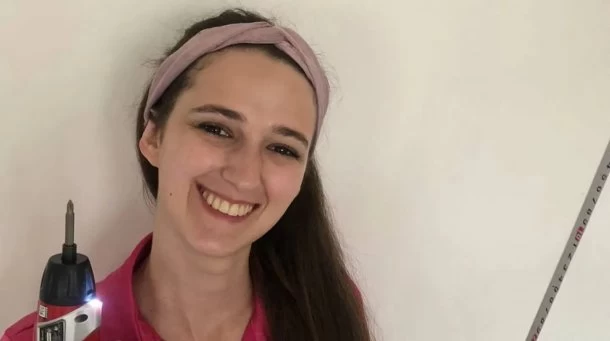 La mujer que enseña albañilería a otras mujeres por redes