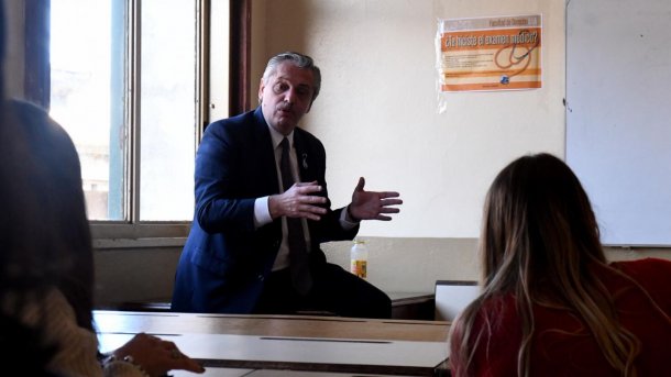 Estudiantes y graduados de la Facultad de Derecho piden la suspensión de Alberto Fernandez como profesor