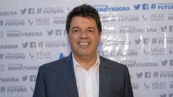 El presidente de Vélez negó que se haya superado el 50% de público en el partido contra Independiente