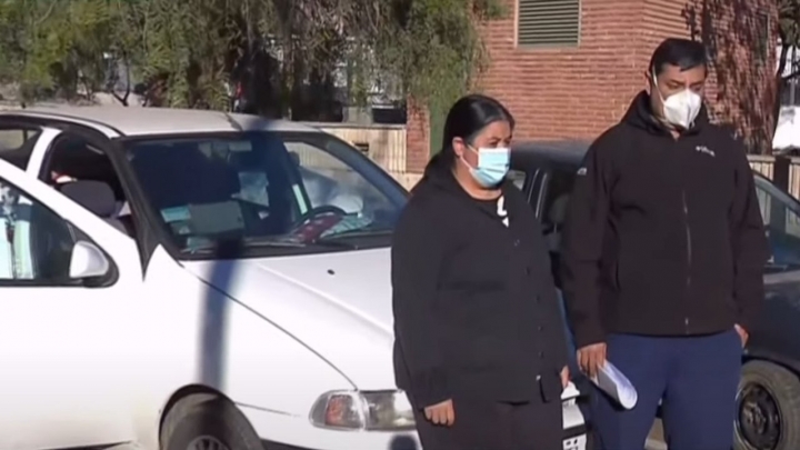 Una pareja vivió durante más de 45 días en un auto para estar cerca de su hijo internado