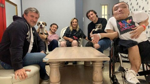 La historia de Lucas "Capocha”: el joven con los huesos de cristal que ya tiene 2 títulos universitarios