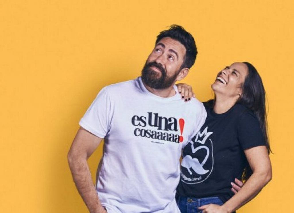 “Vale con Bigote”: la pareja cuyo humor es furor en TikTok y llegó a la calle Corrientes