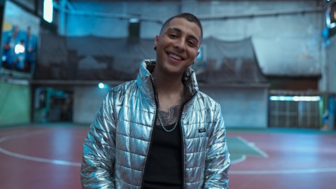 "Kid filly", trapero que le amputaron una pierna por un cáncer y canta para ayudar a su familia