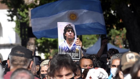 Nicolás Isola: "Maradona es una referencia social de alguien que logró amalgamar a la sociedad cuando nadie lo lograba"