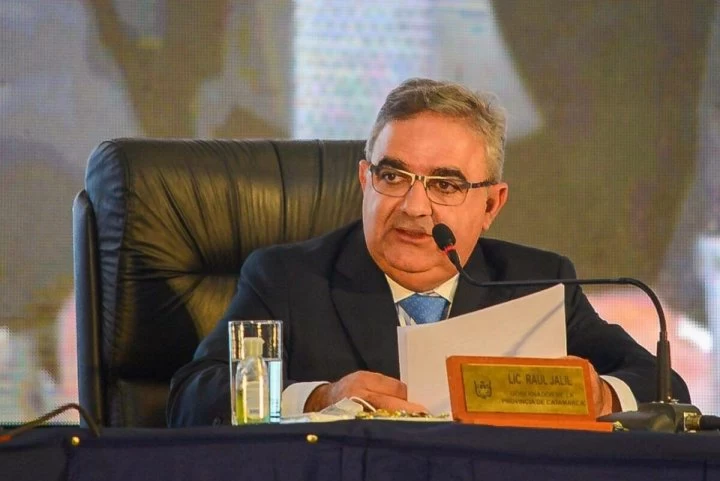 El gobernador de Catamarca tras no acatar el feriado: &quot;Estamos a mil y pico de kilómetros de distancia&quot;