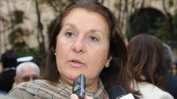 Dra. Adela Armando: 