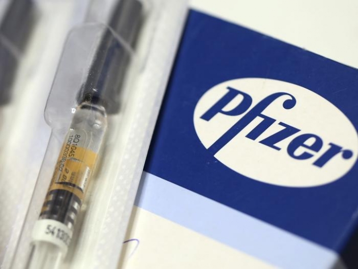 El relato de dos voluntarios de la vacuna de Pfizer, que aumentó su eficacia a un 95%