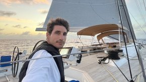 Pablo Berruezo: "Cuando oscurece en el océano hago intervalos de sueño de 30-40 minutos para seguir con la navegación"