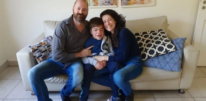 Exigen la inclusión de los alumnos expulsados del colegio de Pilar: &quot;Queremos que Emanuel pueda seguir en la escuela&quot;