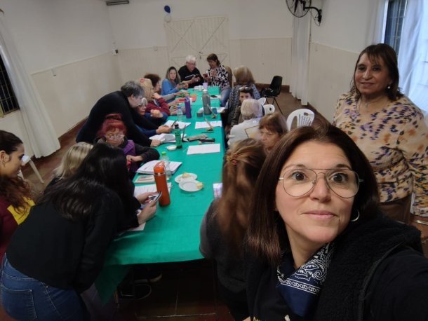"Interconectad@s", el manual de alfabetización digital para adultos mayores