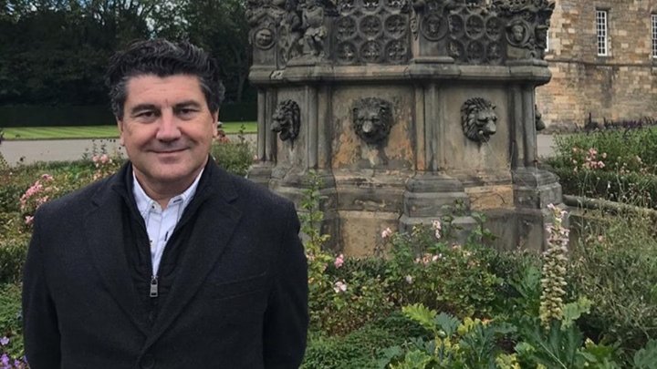 Es estudiante récord de la UBA, fue “joven sobresaliente”, y fundó un colegio para que estudien chicos como él