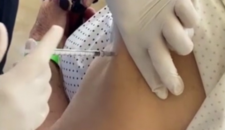 Mendoza: vacunan a una mujer con una jeringa vacía