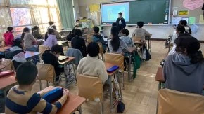 Horacio Olivera: "La asistencia es del 100%, no hay deserción, la educación pública es eficiente y los niños en la primaria se encargan de limpiar la escuela"