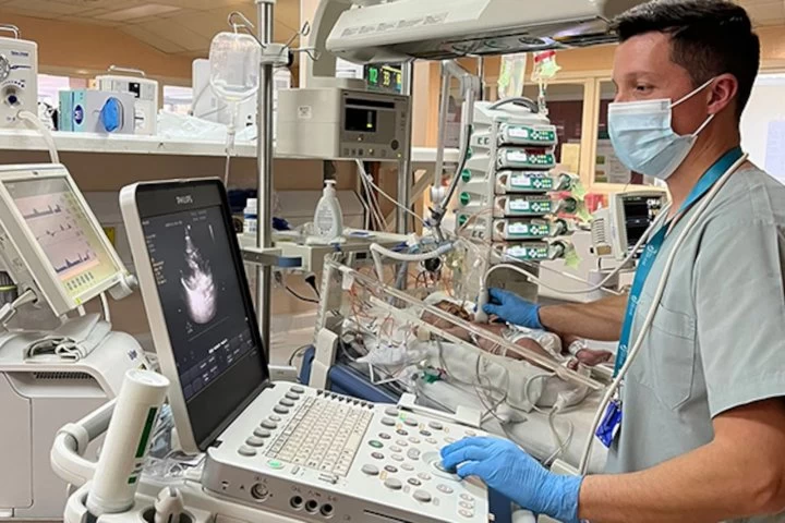 El Dr. Ubaldo Astrada denunció que los médicos se van al exterior porque ganan el triple