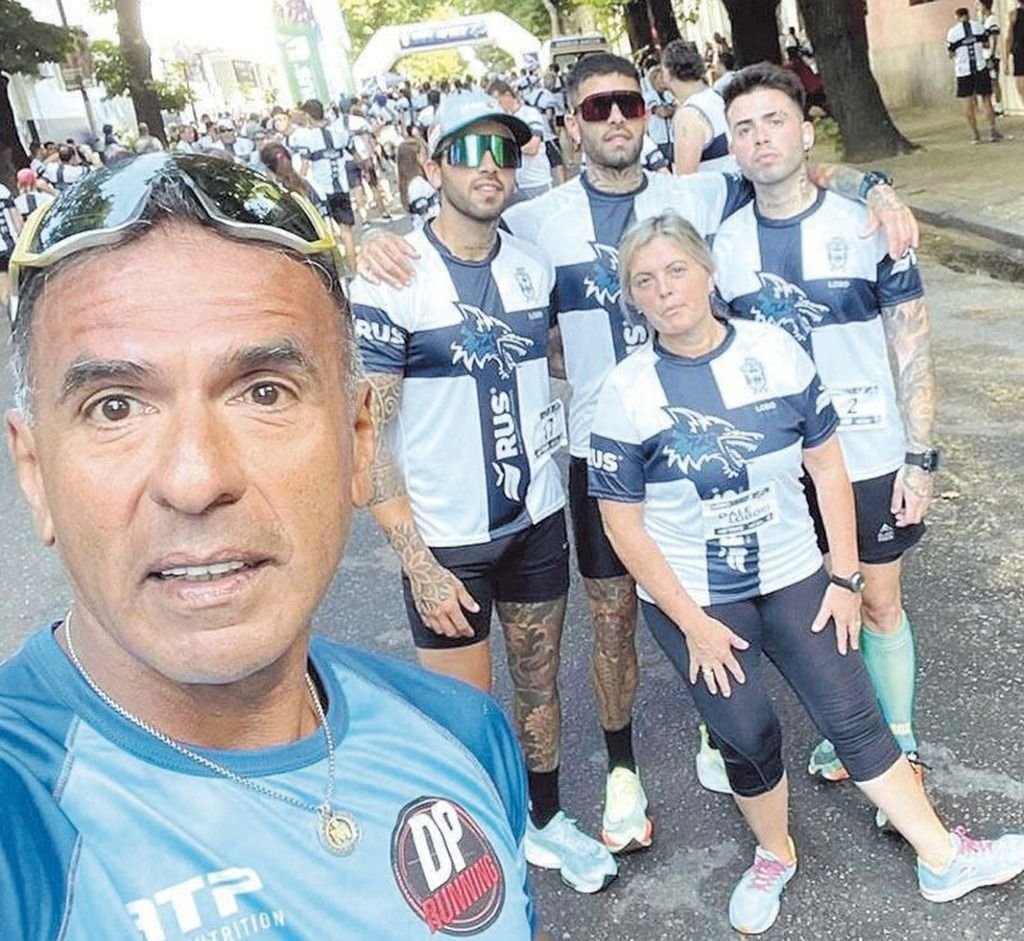 Pasión por el deporte: la familia Molina pasó del automovilismo a los triatlones