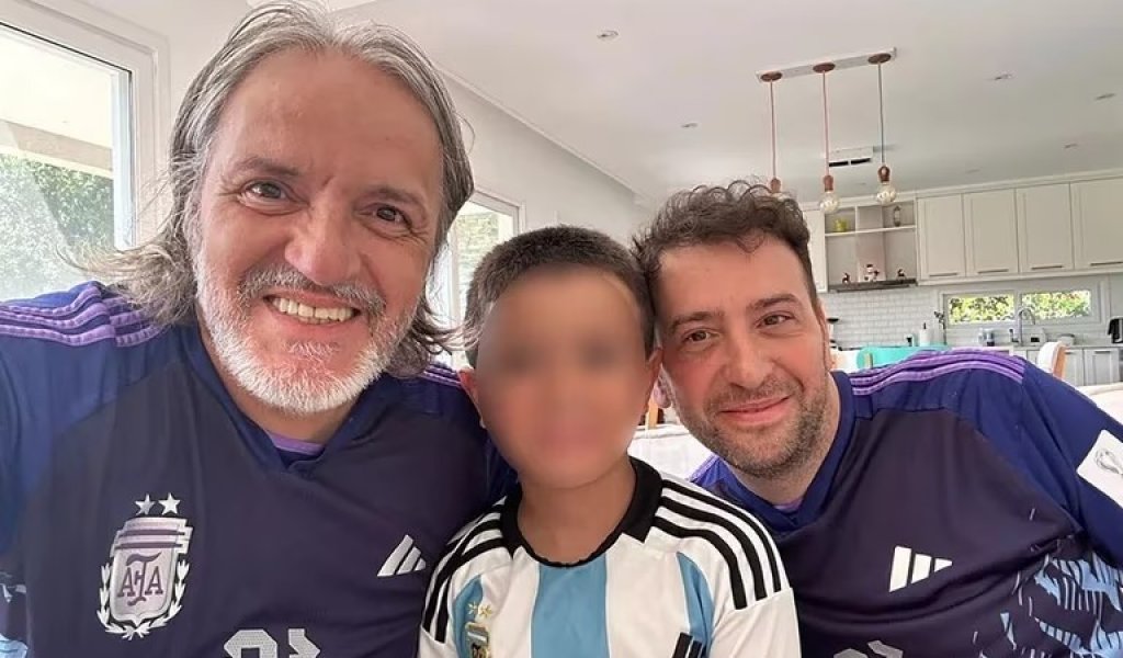 Leonardo Polti e Ignacio Santalla, padres de Juan Pablo que hace 8 años espera que la Corte reconozca sus dos papás