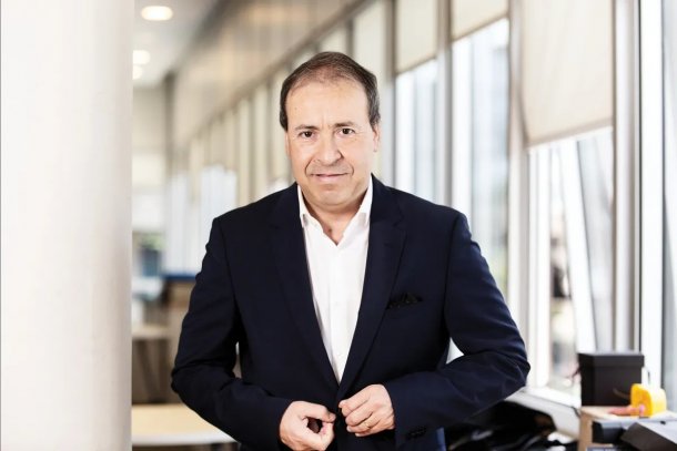 Guillermo Oliveto: "Los argentinos son como extranjeros en su propia tierra"