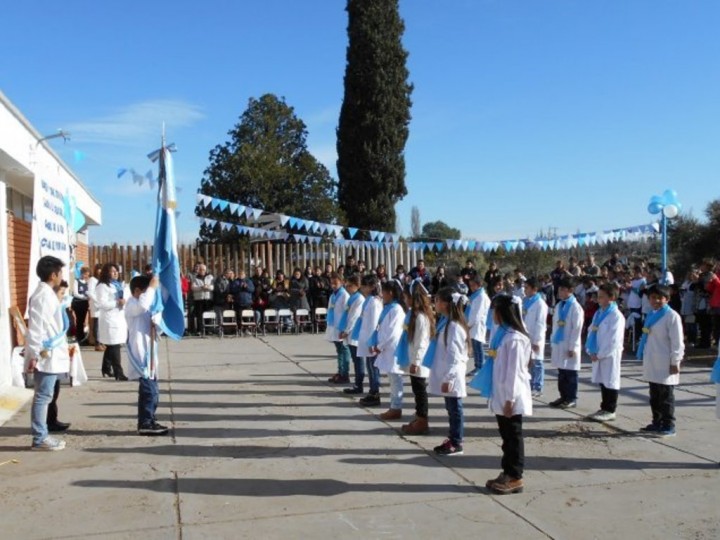 Indignación en La Pampa la eliminación del criterio de mejores notas para ser abanderado