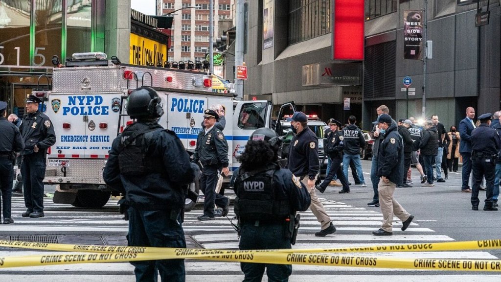 Al menos 13 heridos por un tiroteo en el metro de Nueva York