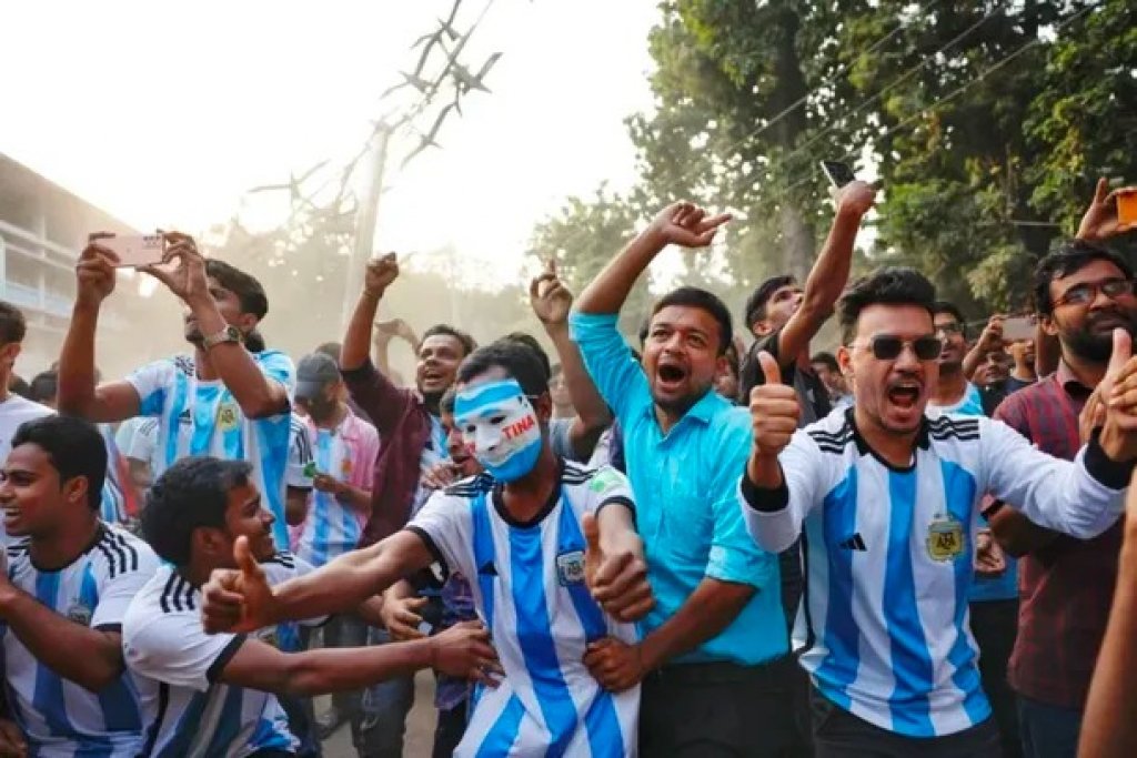 El festejo en Bangladesh por Argentina: &quot;Como acá no hay fútbol se busca un referente afuera&quot;