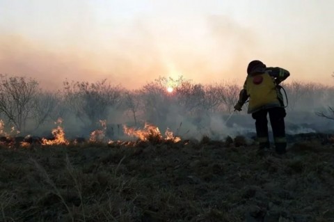 Incendios en Corrientes: las llamas se acercan a las viviendas