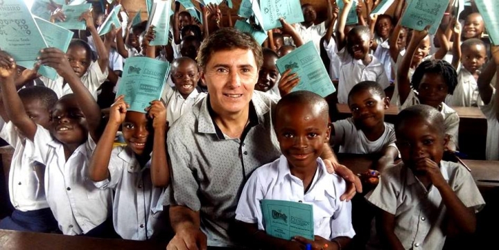 Creció en Bariloche y hace cinco años ayuda a niños en la República Democrática del Congo