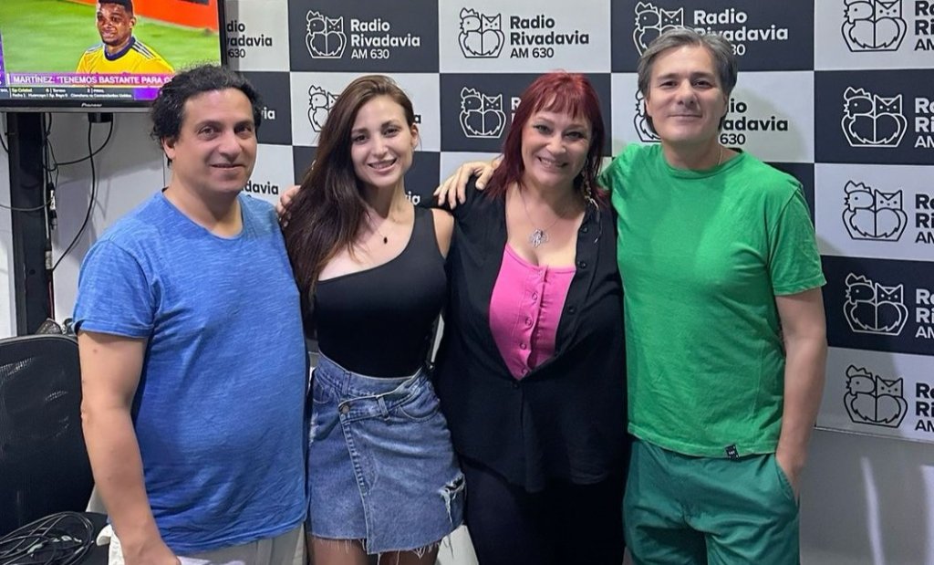 La visita de Claudia Tejada en el estudio de Radio Rivadavia
