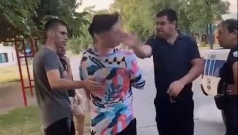 "Mirá la camisa que tenés vos": un policía le pegó un cachetazo a un joven en San Luis