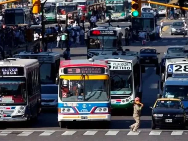 Los pasajeros se fueron a dormir con un paro de colectivos