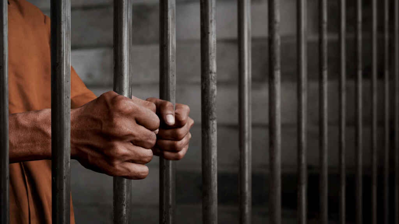 Joven salteña de 24 años exige la libertad de su esposo de 70