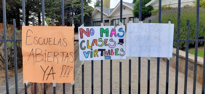 Cacerolazo en El Calafate frente a la casa de Cristina Kirchner para reclamar la vuelta a clases