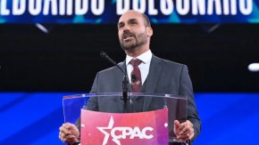 Eduardo Bolsonaro: "Lula habl&oacute; para que su ministra le diera un bill&oacute;n de d&oacute;lares a Massa"