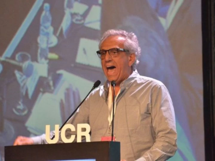 Facundo Suárez Lastra: &quot;Lo de Massa es un abrazo de oso que debe ser rechazado por el radicalismo&quot;