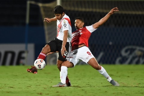River no pasó del empate ante Independiente Santa Fe