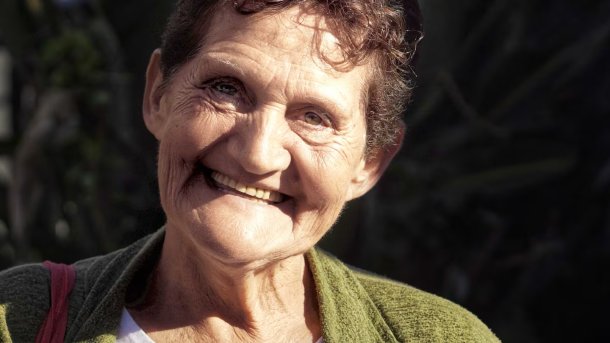 Es conocida por vender pañuelos y saludar a la gente: la historia de Alicia Noemí Ruz Vargas