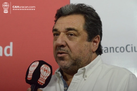 LUIS SASSO: "ES UNA DESPROLIJIDAD, EL CLÁSICO DE SAN LORENZO ES HURACÁN"
