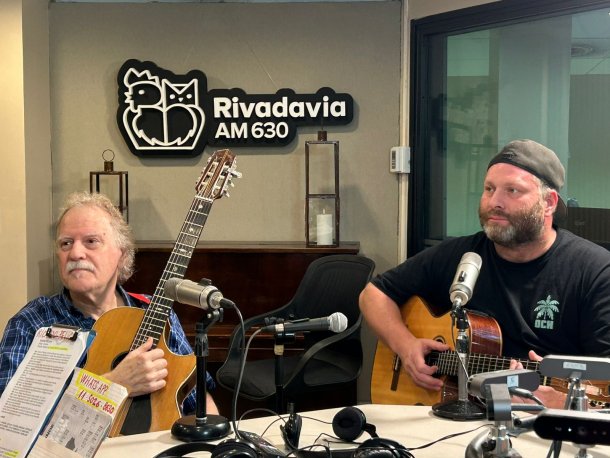 ¡Ricardo Pellican y Sebastián Di Lorenzo nos deleitan con un dueto de guitarras!