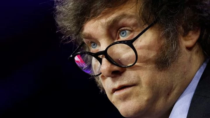 Juan Mayol: &quot;La sociedad está polarizada en partes iguales entre el apoyo y rechazo a Javier Milei&quot;