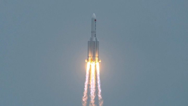 El cohete descontrolado chino entrará a la atmósfera entre el mediodía y la noche del sábado