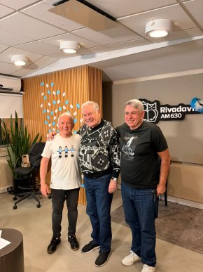 Visita de lujo en el estudio: Francisco Torn&eacute; y Pepe Col&aacute;ngelo