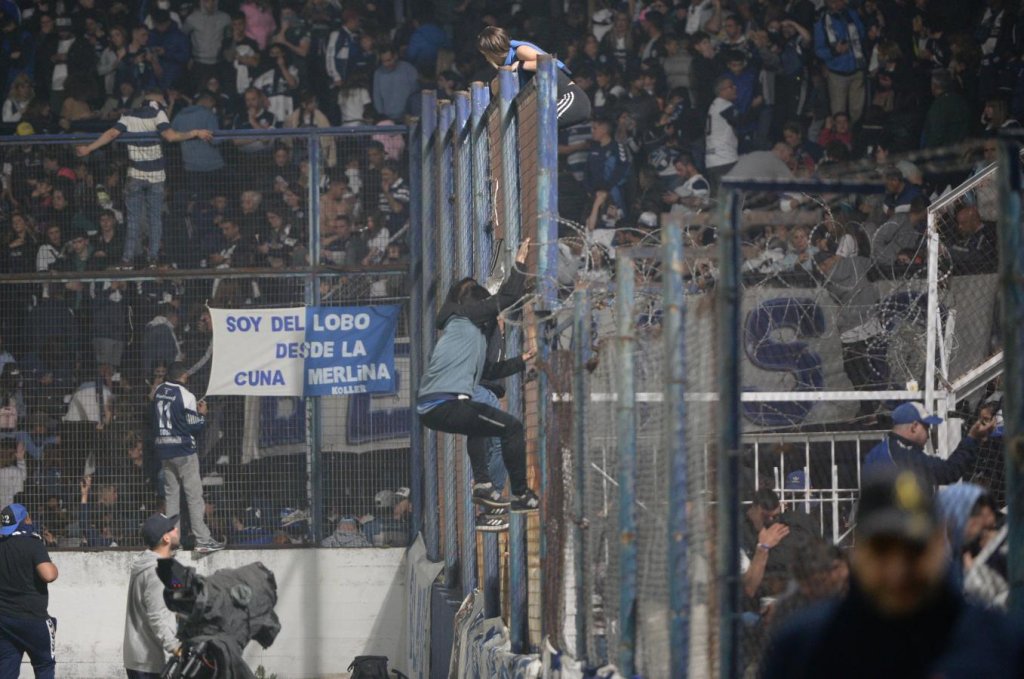 Ivana, la voz del estadio, ayudó a rescatar a 16 chicos: &quot;Mi hijo de 4 años me preguntó si nos íbamos a morir&quot;