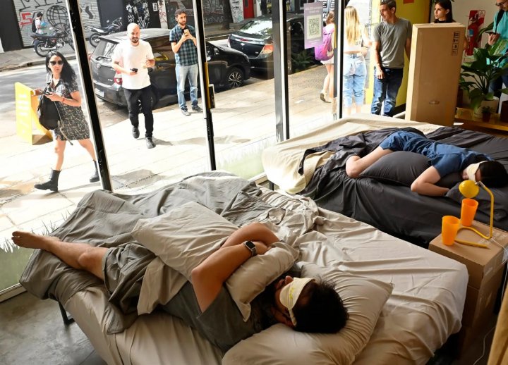 Ganó 10 mil pesos por dormir una siesta: &quot;Volví a la mejor profesión de todas que es la siesta&quot;
