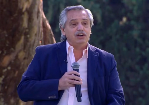 El presidente anunció medidas de asistencia y pidió a las empresas "colaborar con el 40% que la está pasando mal"