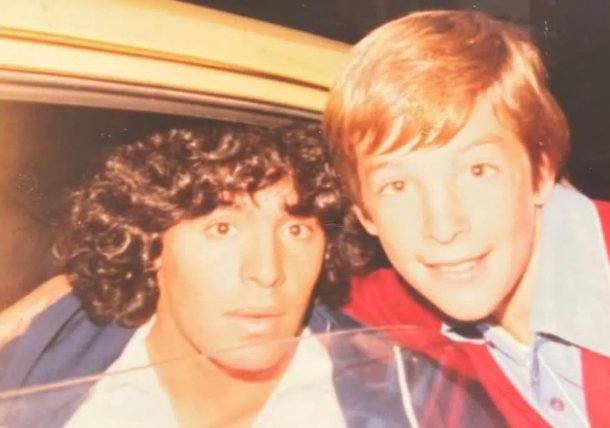 Finalizó la búsqueda del que está en la foto con Maradona: "Es un rosarino que tiene un restaurante en el norte de Brasil