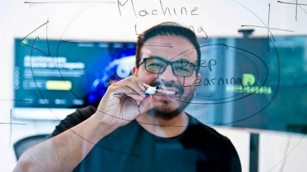 Tenía un cyber en Burzaco, estudió en la NASA y trajo una idea millonaria