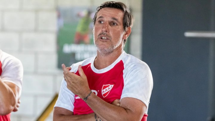 Nicolás Diez: &quot;La historia de Argentinos Juniors marca que el equipo debe tener una idea de juego y ser protagonista&quot;