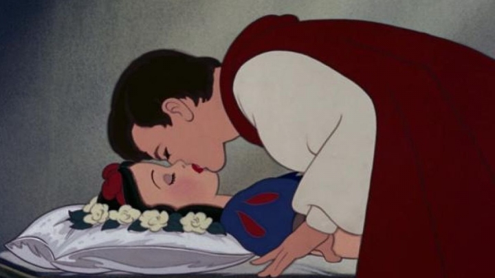 ¿Que hubiese pasado si el príncipe no le daba el beso a Blancanieves por no ser consensuado?
