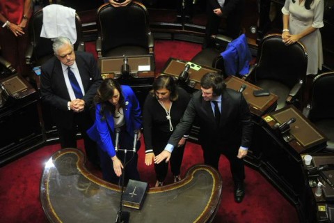 Javier Milei, tras jurar como diputado: "Lo vivo como un trabajo que tiene muchas más responsabilidades"