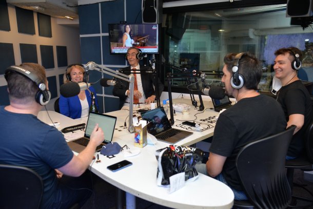 Escuchá el pase entre Jonatan Viale y Nelson Castro