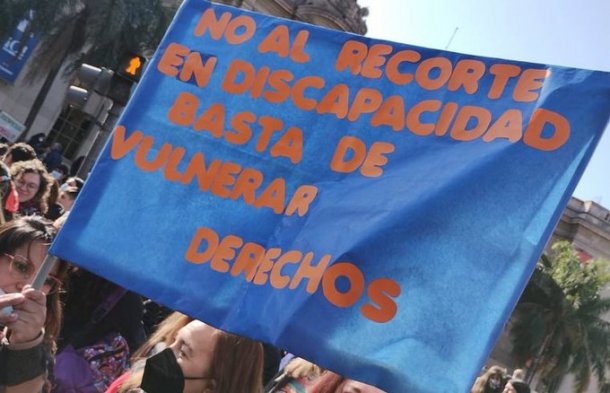 La desesperación del padre de una niña discapacitada: "No se hacen cargo de nada y la estamos pasando muy mal"
